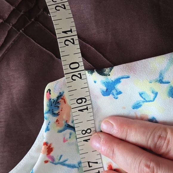 ONLY cream colored floral sleeveless blouse with lining. Women's XL - Picture 12 of 13